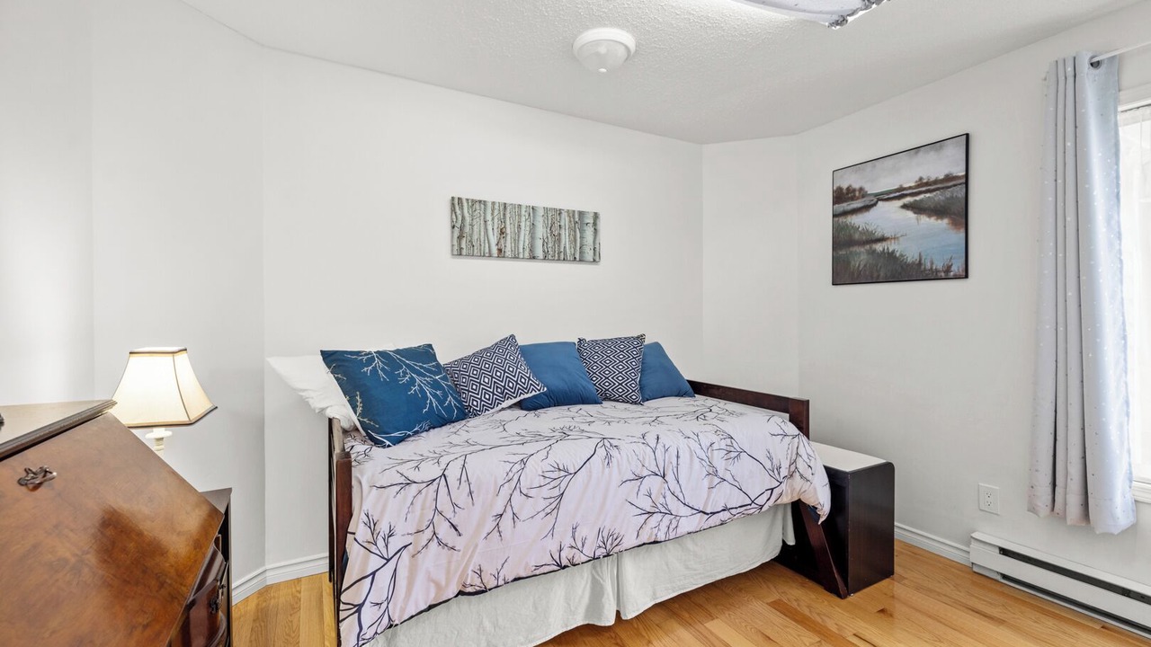 Photo of Bedroom in Esquimalt