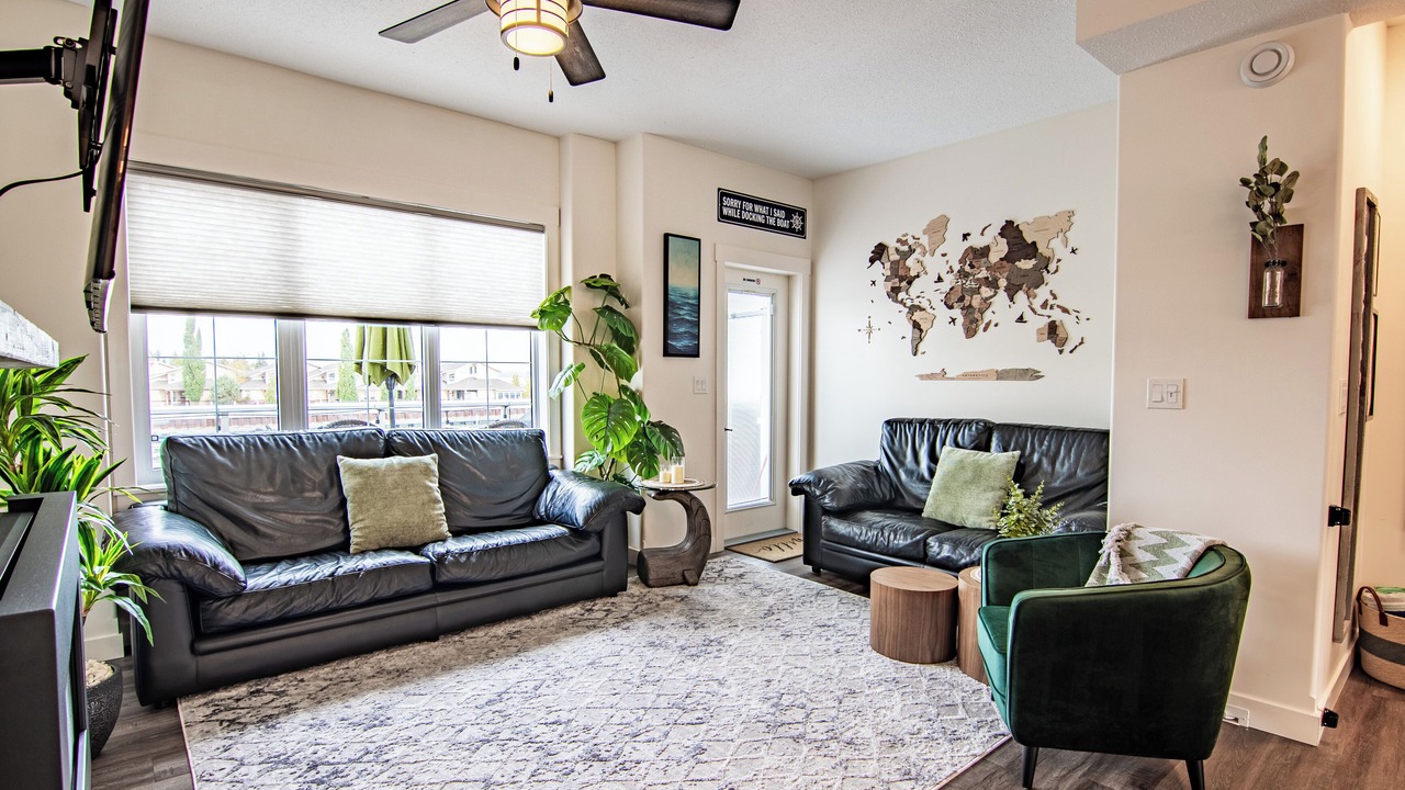 Photo of Livingroom in Sylvan Lake