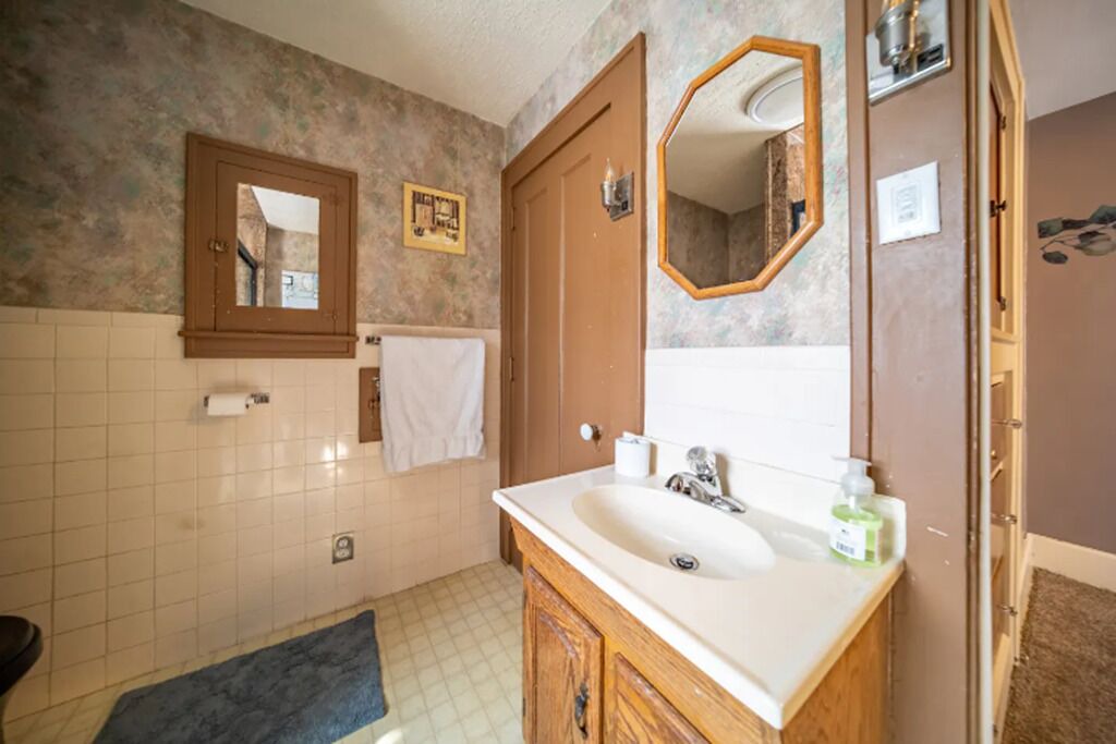 Photo of Bathroom in Highland Square