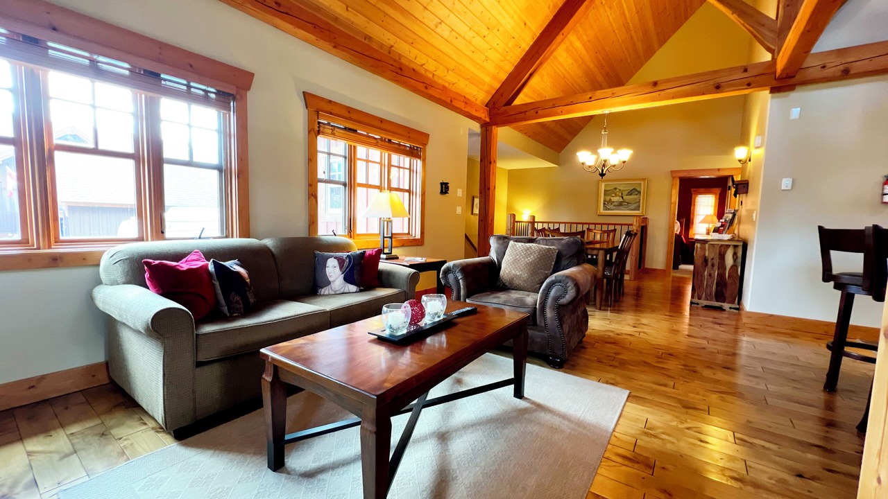 Photo of Livingroom in East Kootenay