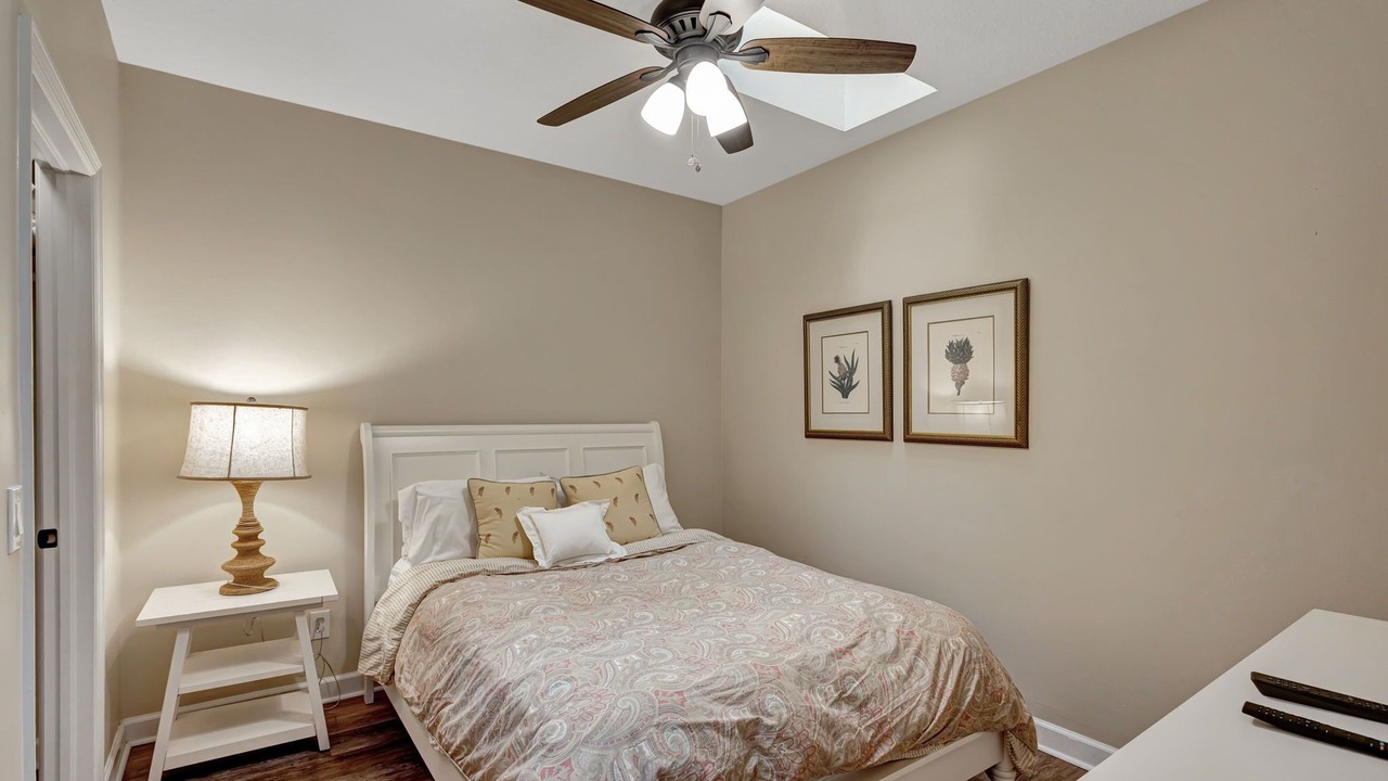Photo of Bedroom in Greenview Shores