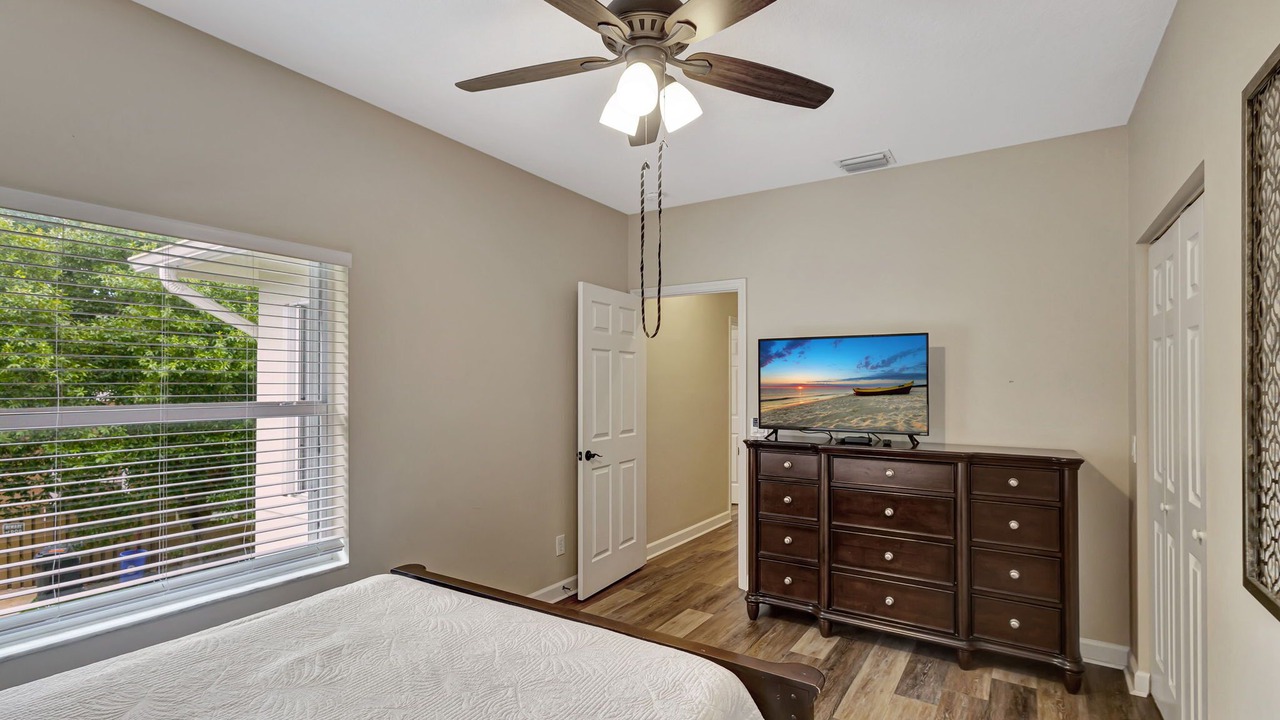 Photo of Bedroom in Greenview Shores