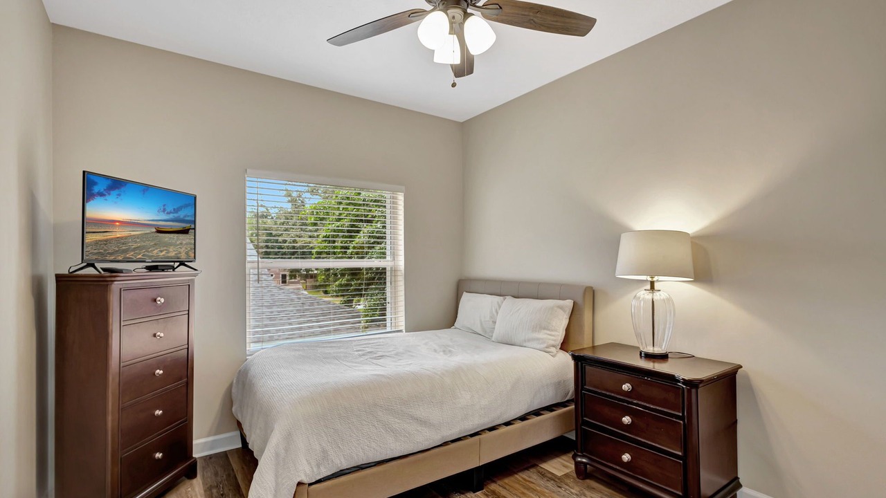 Photo of Bedroom in Greenview Shores