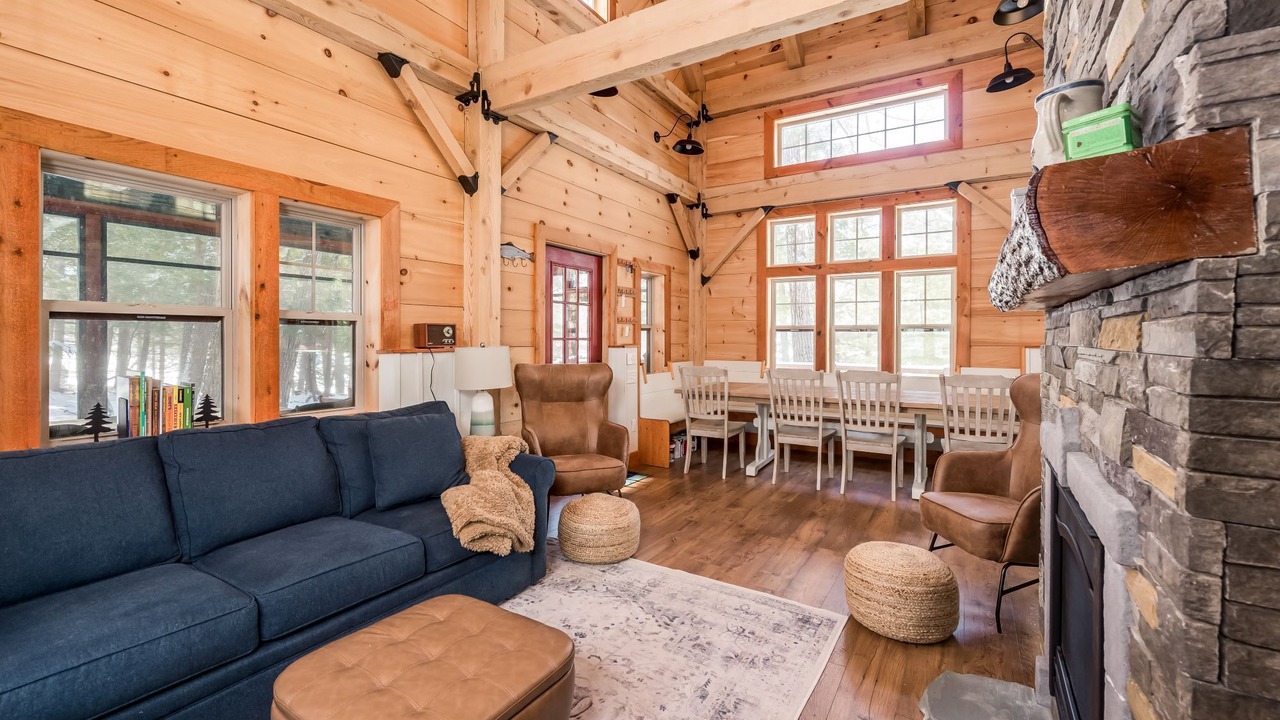Photo of Livingroom in Meredith