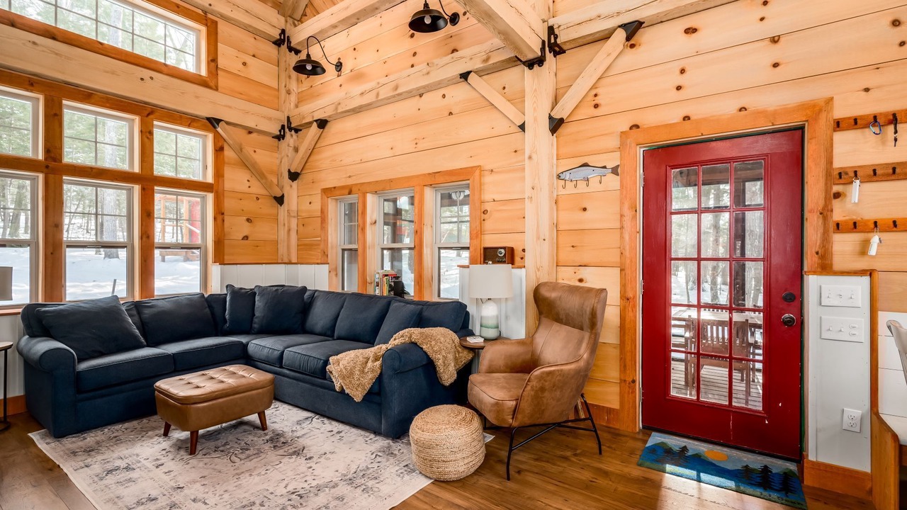 Photo of Livingroom in Meredith
