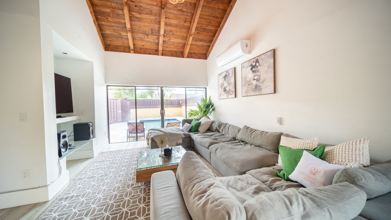 Photo of Livingroom in Ives Estates