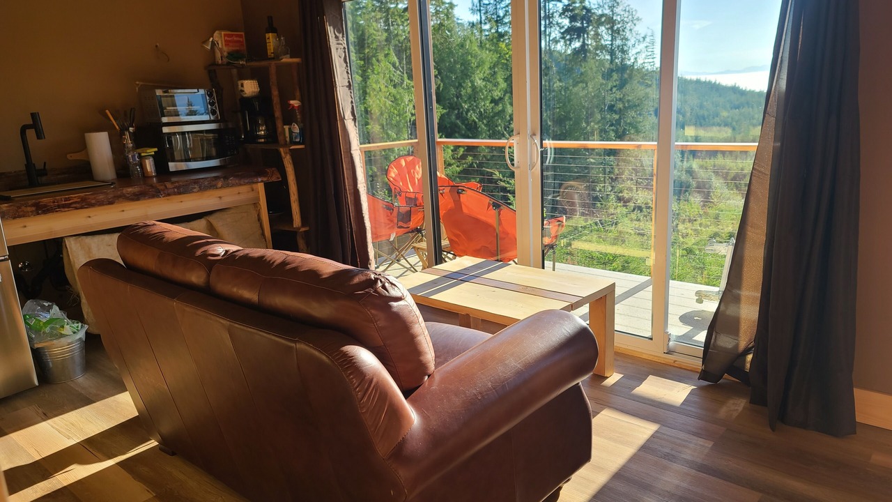 Photo of Livingroom in Juan de Fuca Electoral Area