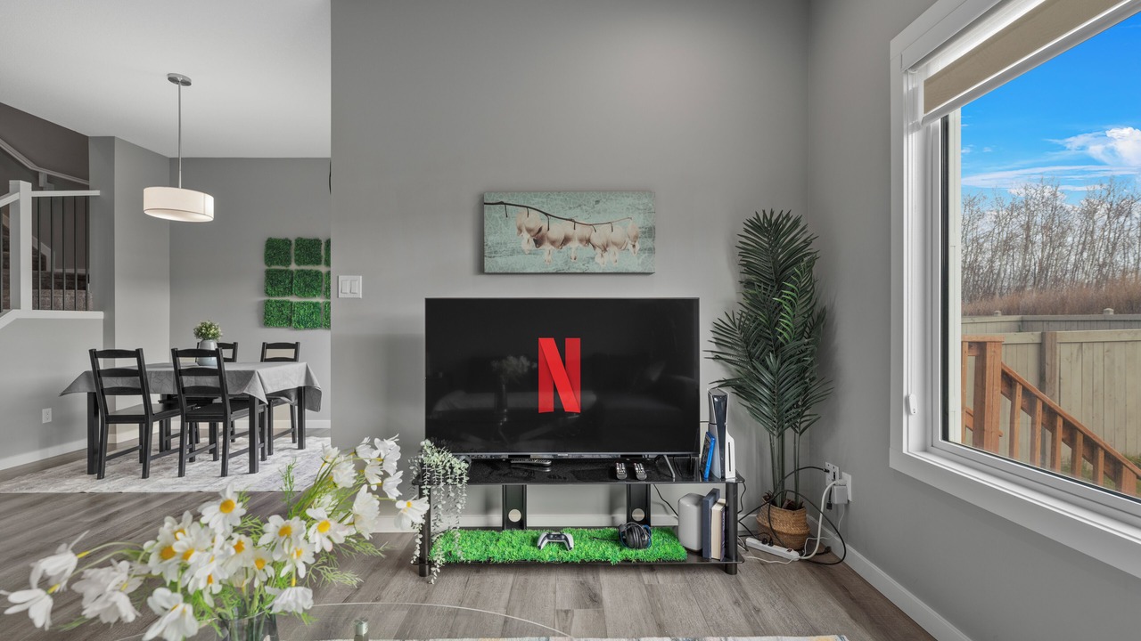Photo of Livingroom in Southeast Edmonton