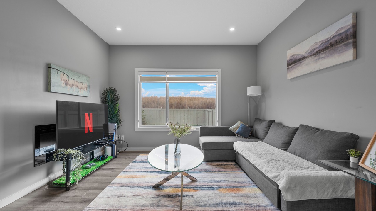 Photo of Livingroom in Southeast Edmonton