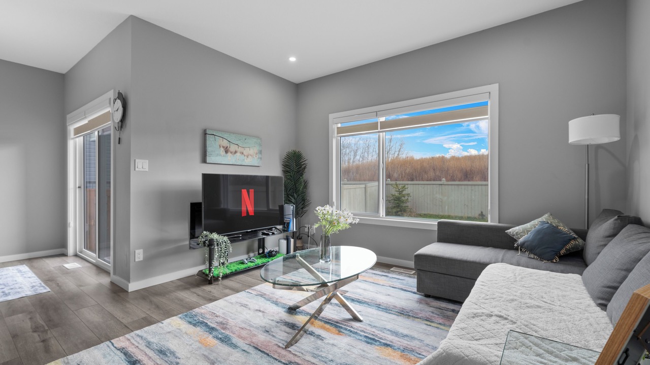 Photo of Livingroom in Southeast Edmonton