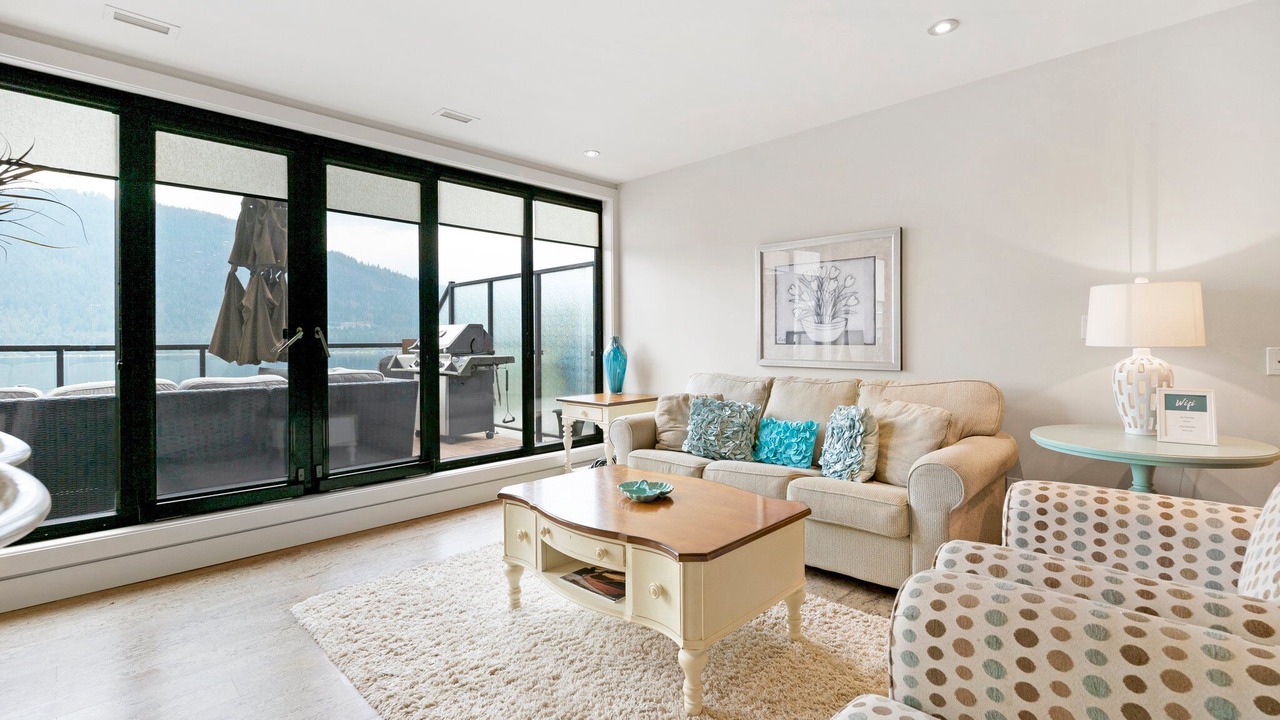 Photo of Livingroom in Sicamous