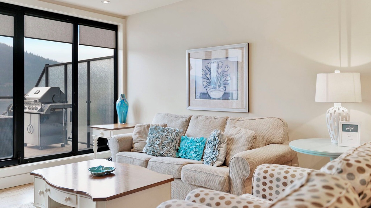 Photo of Livingroom in Sicamous