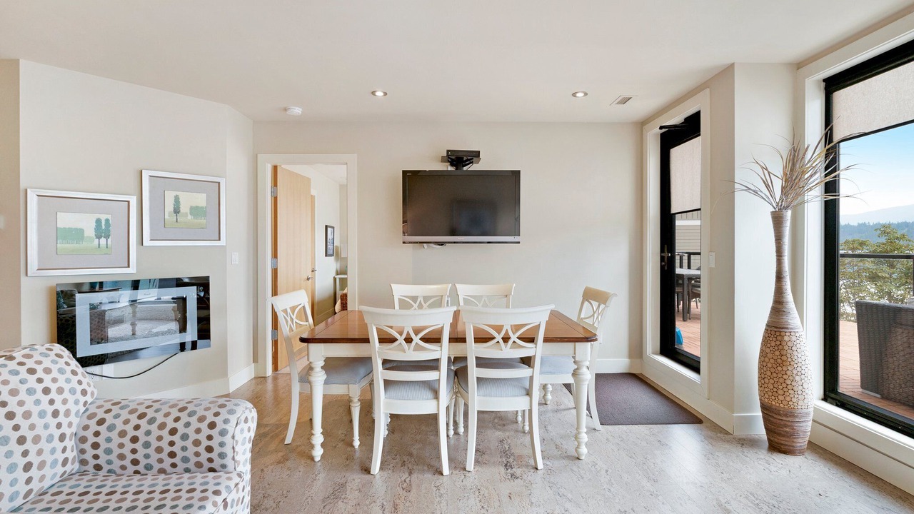 Photo of Livingroom in Sicamous