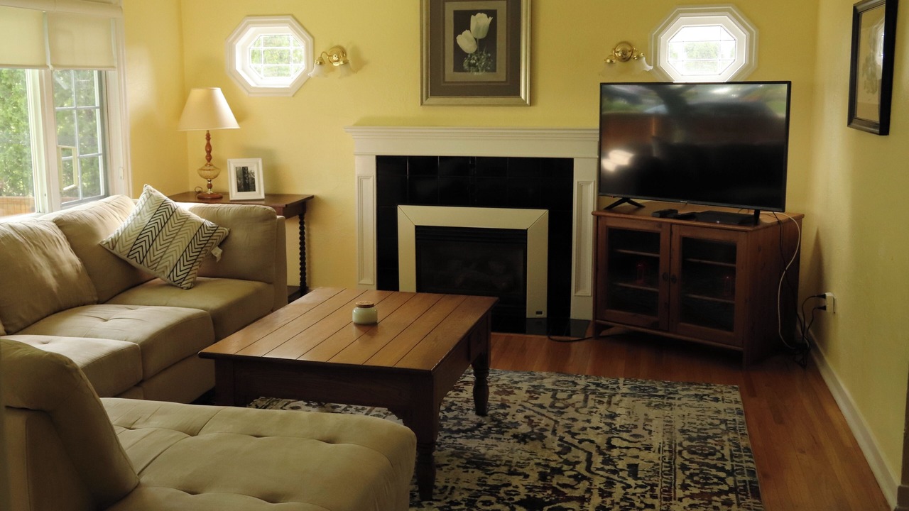 Photo of Livingroom in View Royal