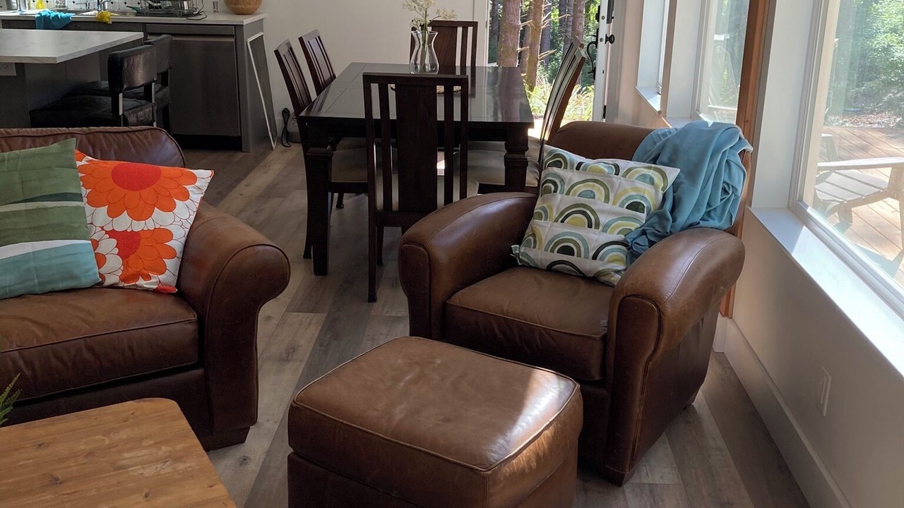 Photo of Livingroom in Juan de Fuca Electoral Area