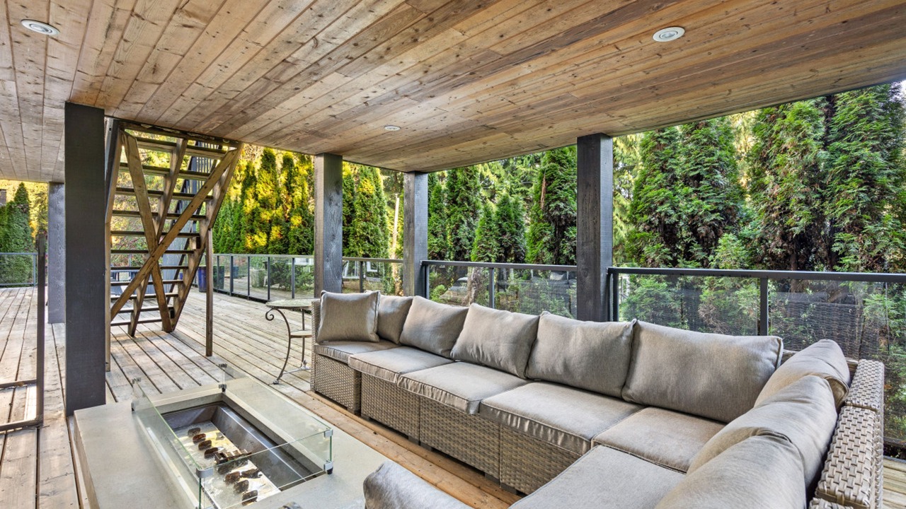 Photo of Patio Balcony in West Vancouver