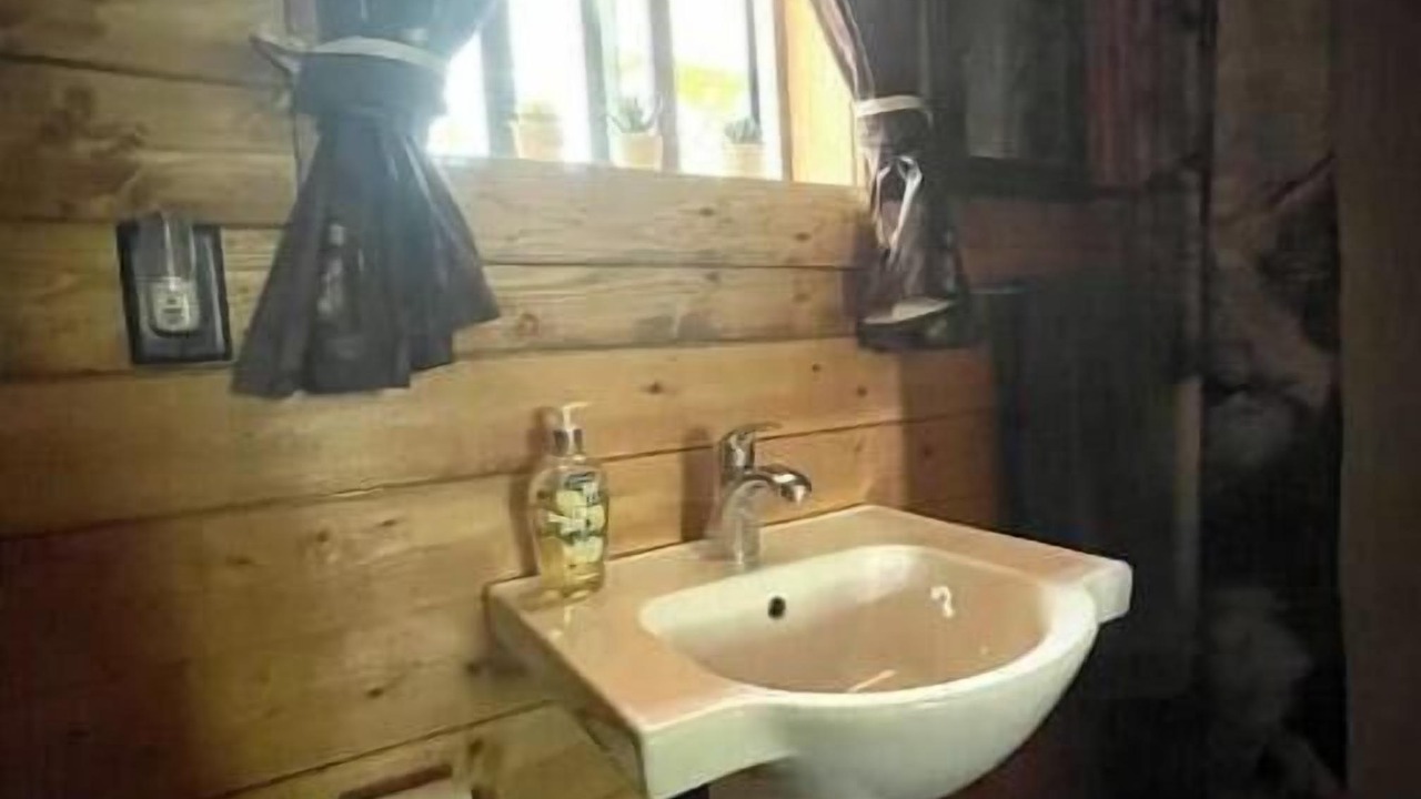 Photo of Bathroom in Division No. 11
