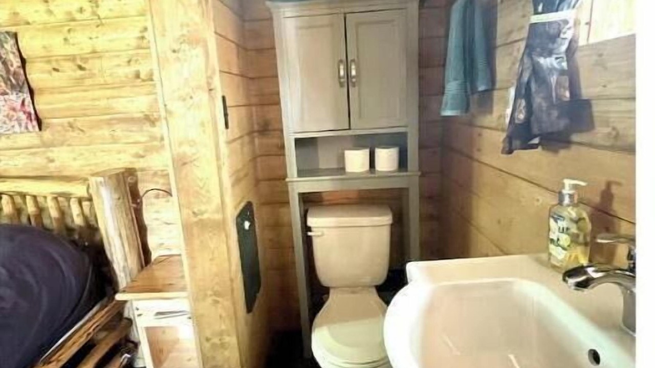 Photo of Bathroom in Division No. 11