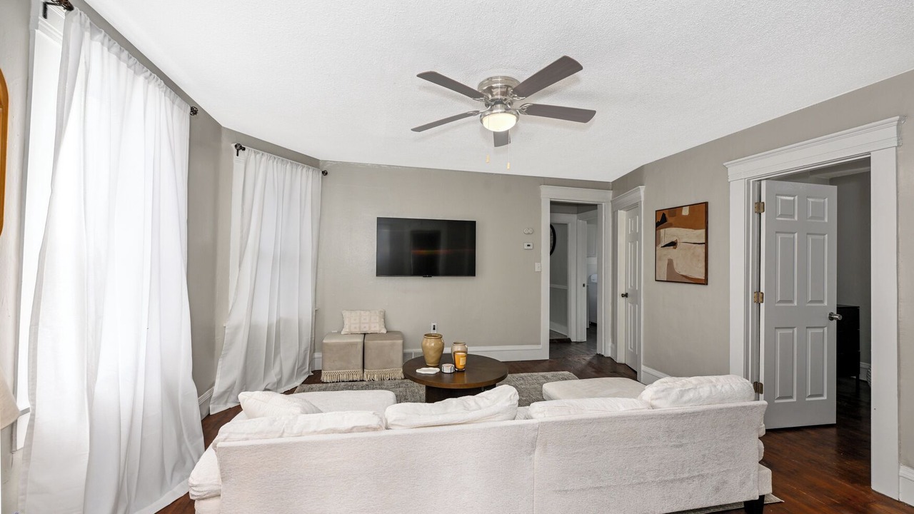 Photo of Livingroom in Tremont
