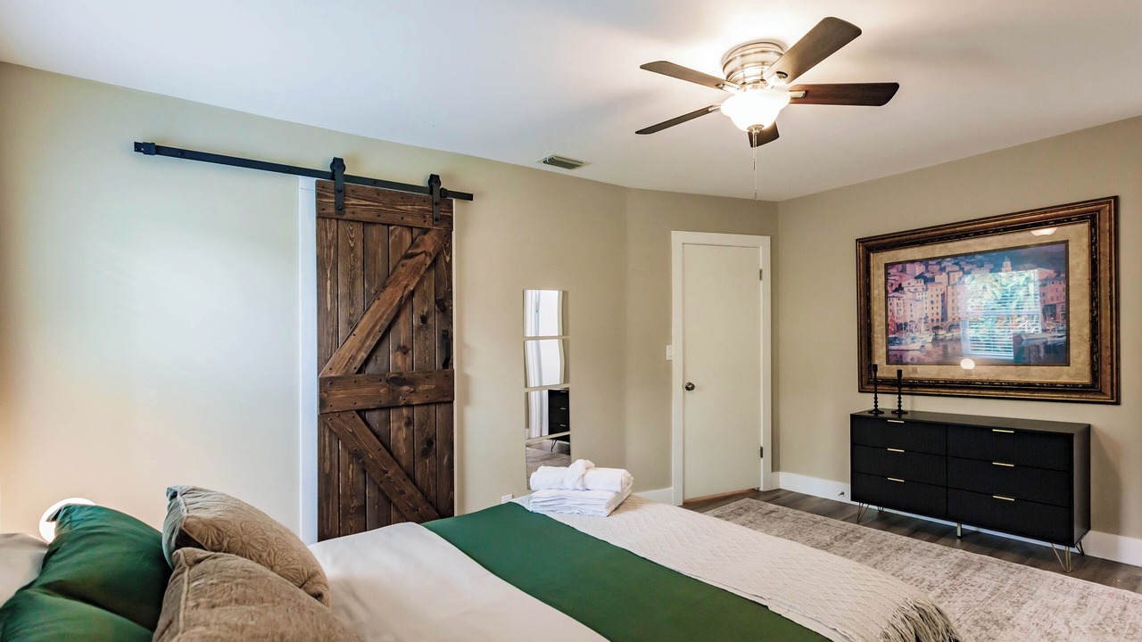 Photo of Bedroom in Lake Park