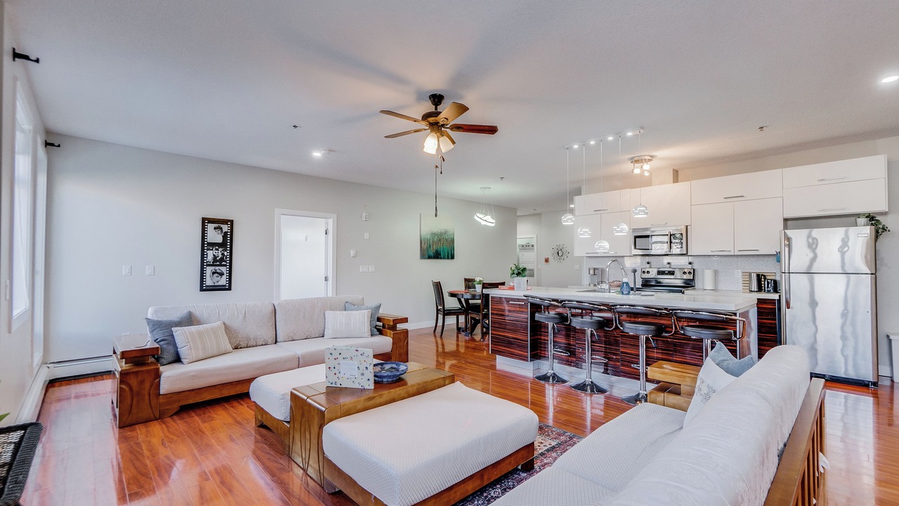 Photo of Livingroom in Whyte ave