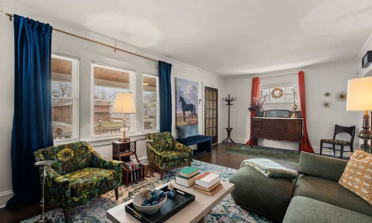 Photo of Livingroom in Kamm's Corners