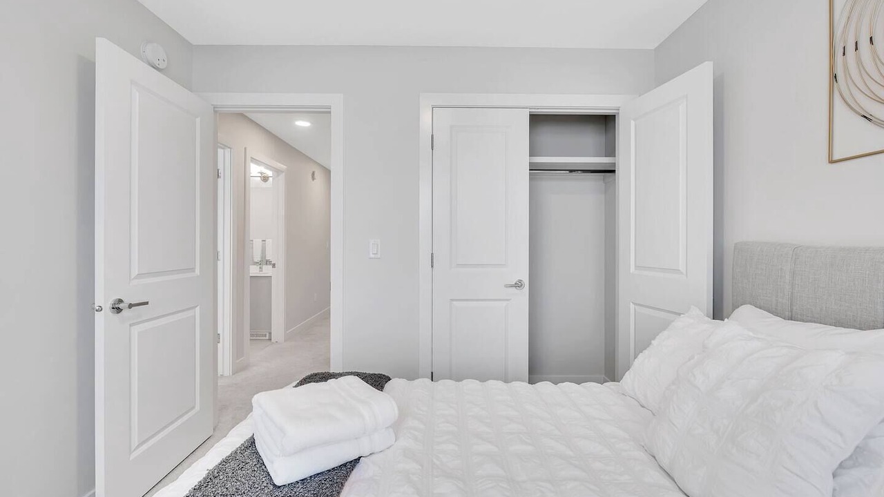Photo of Bedroom in Division No. 11