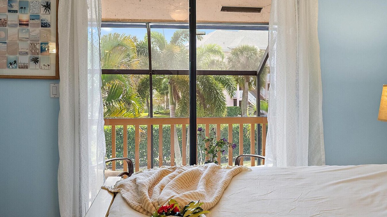 Photo of Bedroom in Jupiter Bay