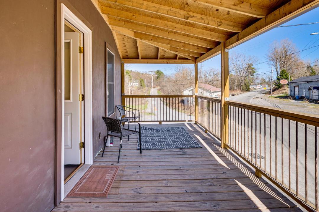Photo of Patio Balcony in Moriah Center