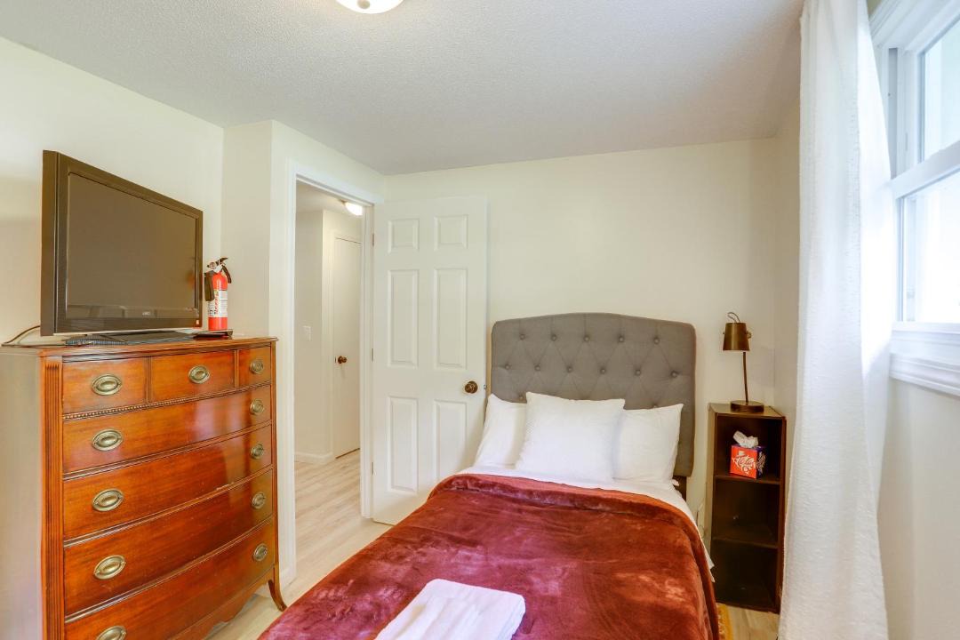 Photo of Bedroom in Oberlin
