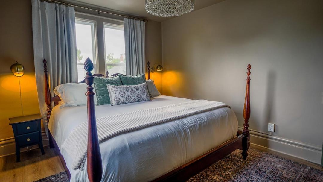 Photo of Bedroom in Akron