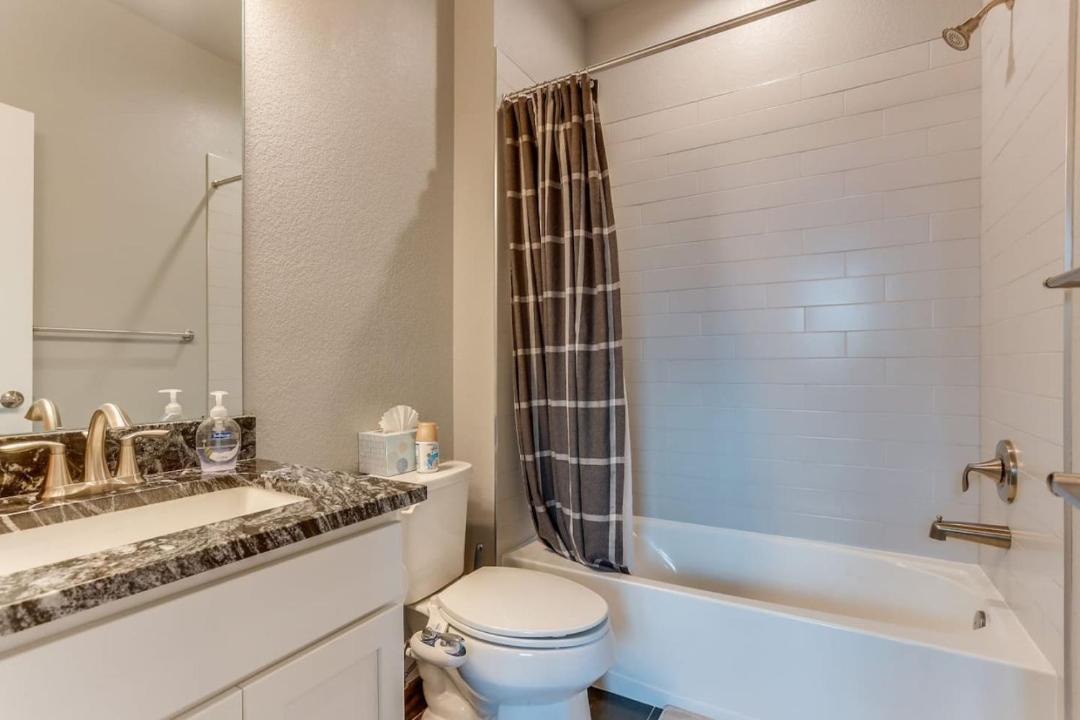 Photo of Bathroom in Lincoln Park