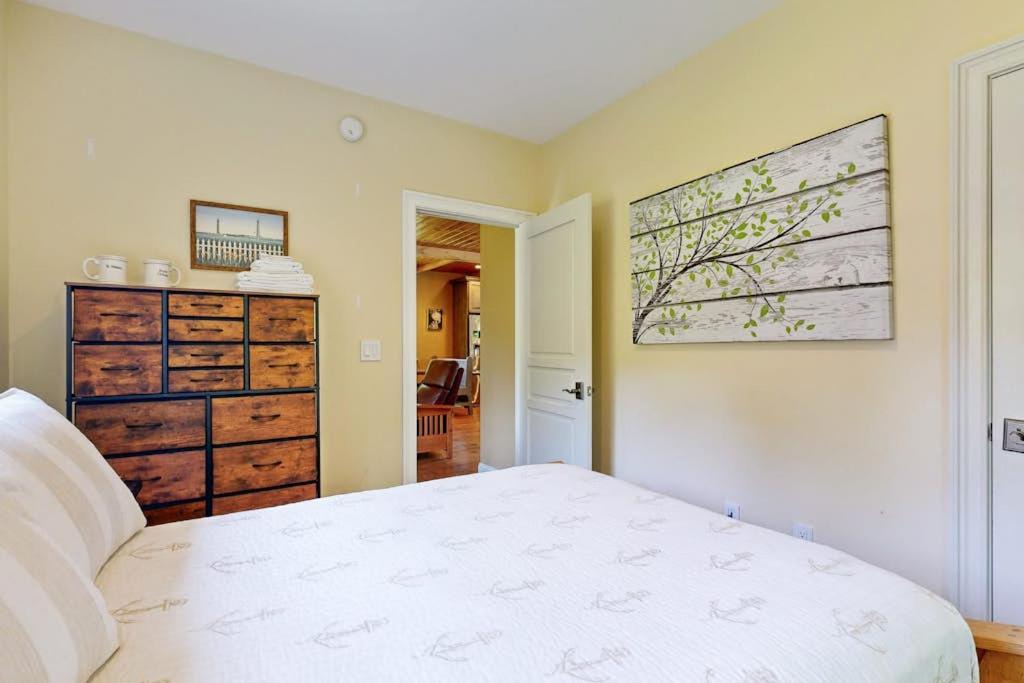 Photo of Bedroom in Cundys Harbor
