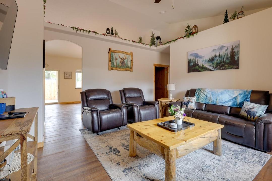 Photo of Livingroom in Canon City