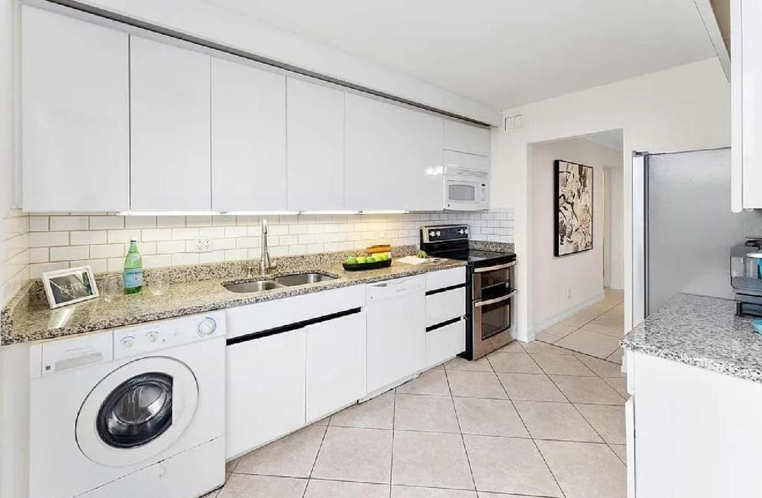 Photo of Kitchen in Lauderdale-by-the-Sea