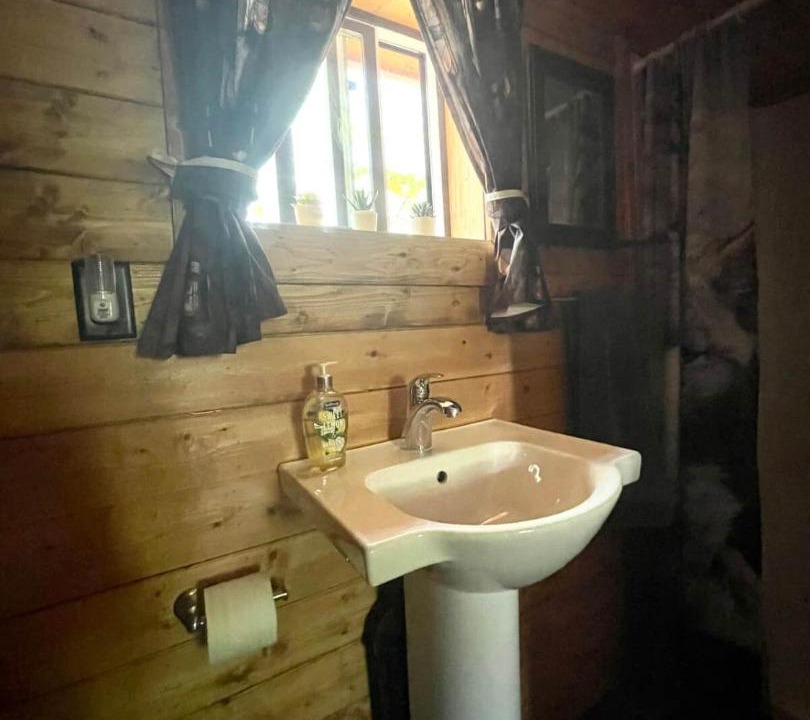 Photo of Bathroom in Division No. 11