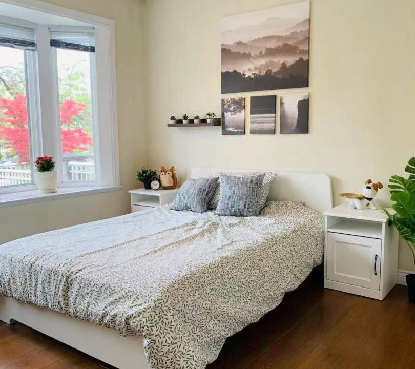 Photo of Bedroom in Renfrew-Collingwood