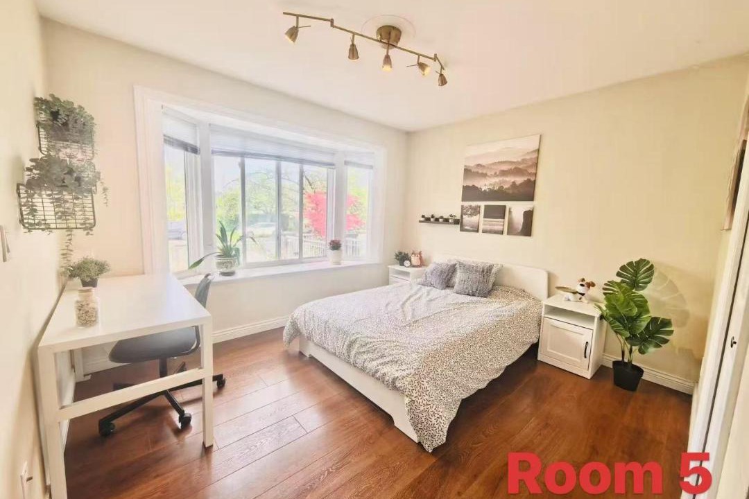 Photo of Bedroom in Renfrew-Collingwood
