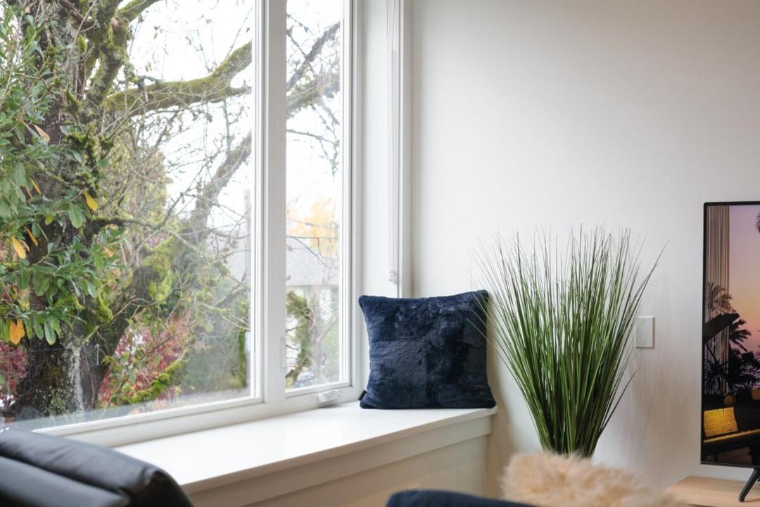 Photo of Livingroom in Renfrew-Collingwood