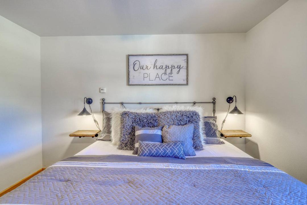 Photo of Bedroom in Lake Hatcher Park