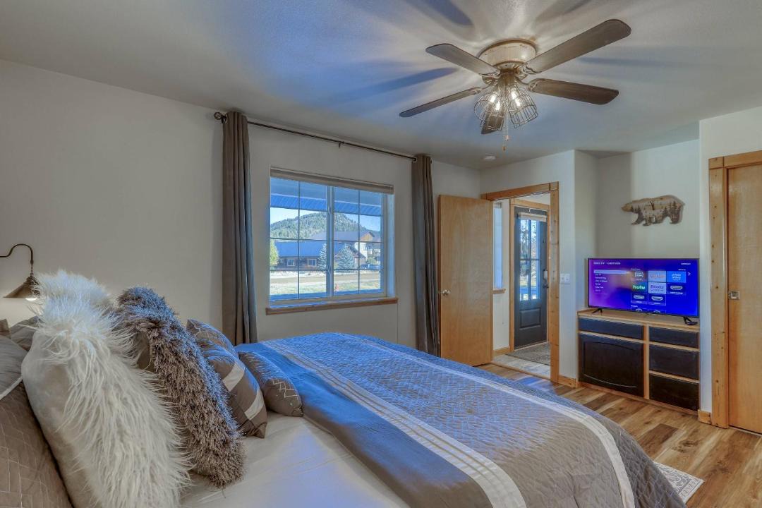 Photo of Bedroom in Lake Hatcher Park