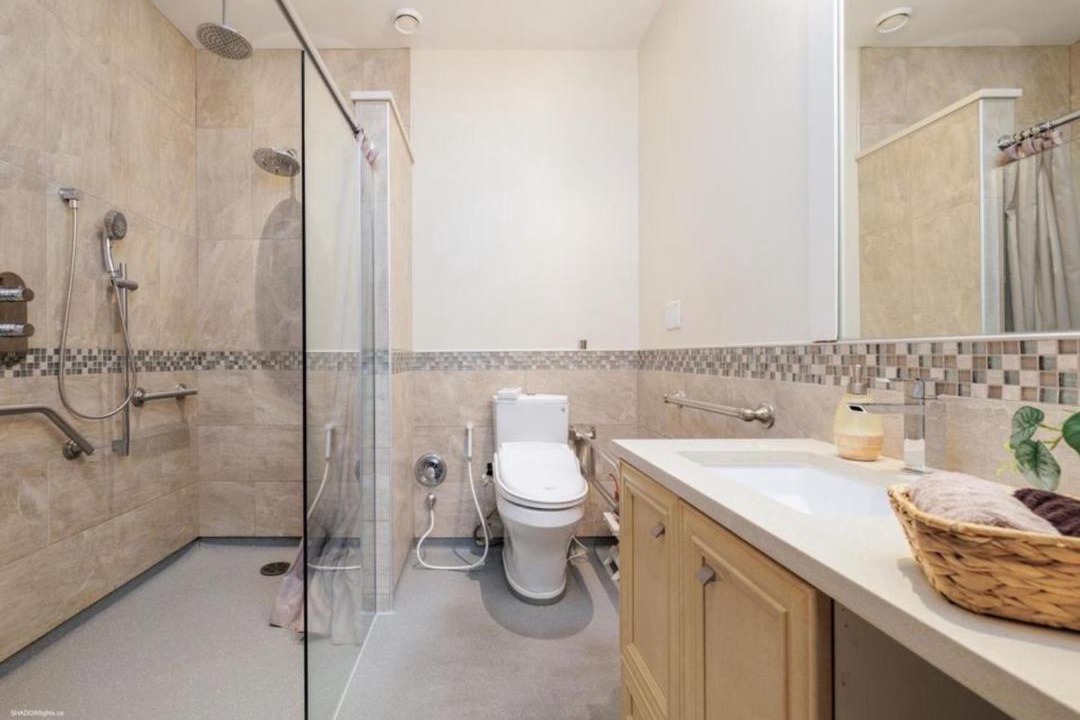 Photo of Bathroom in Queensborough