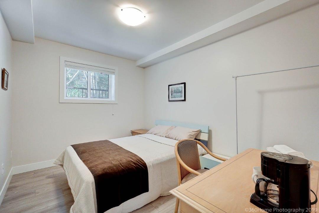 Photo of Bedroom in Dundarave