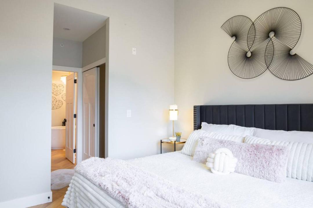 Photo of Bedroom in Harrison Hot Springs