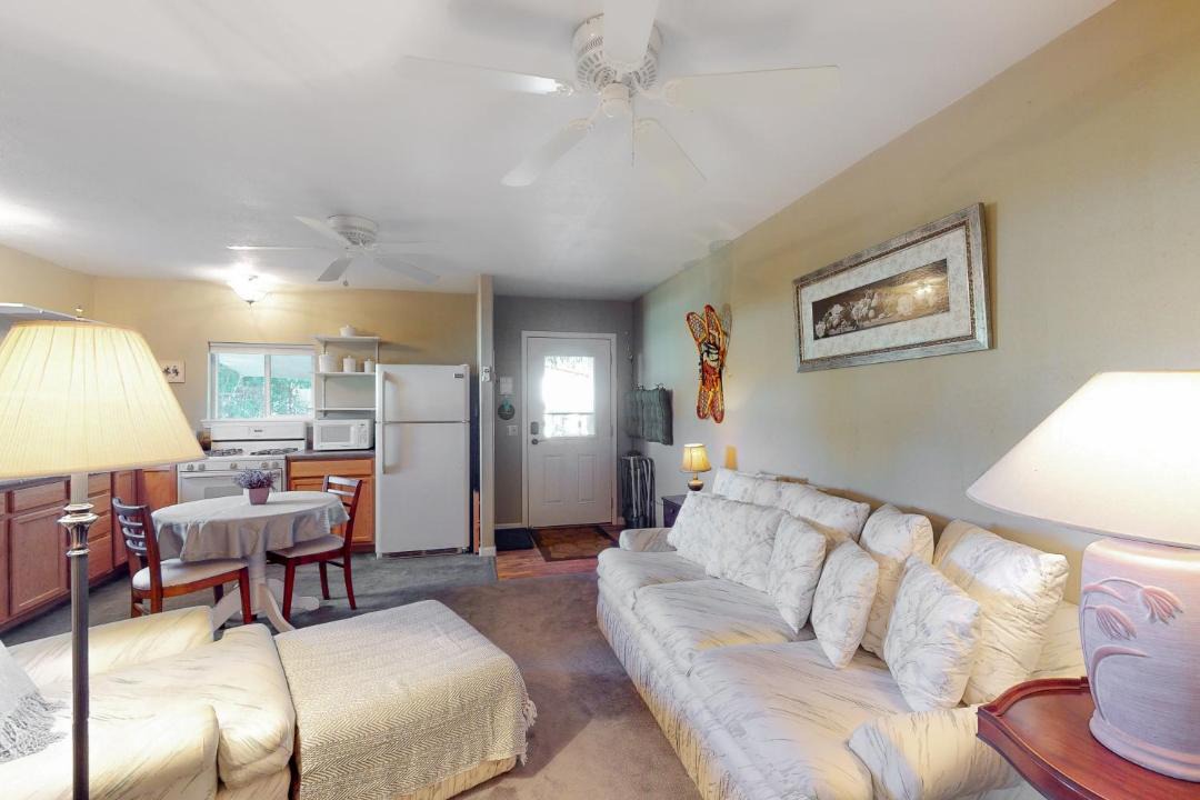 Photo of Livingroom in South Fork