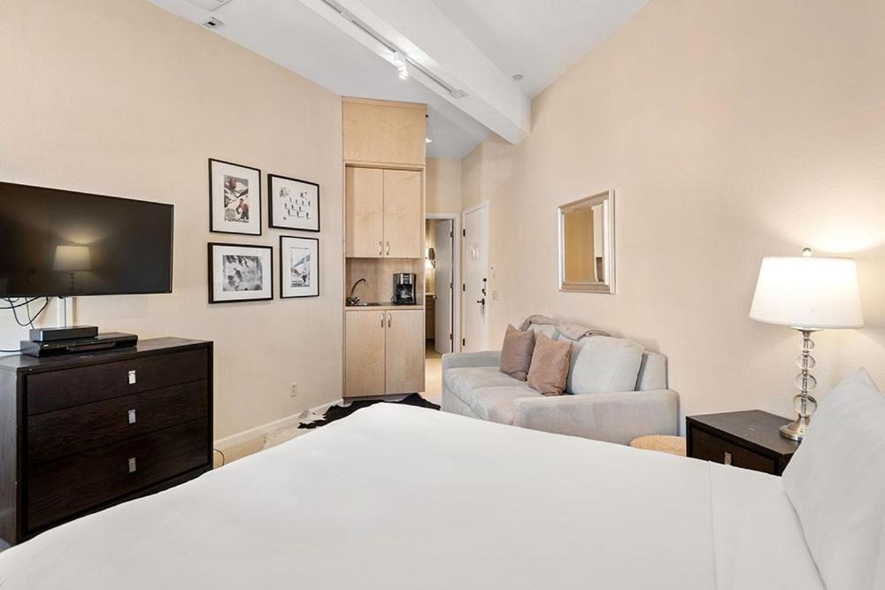 Photo of Bedroom in Downtown