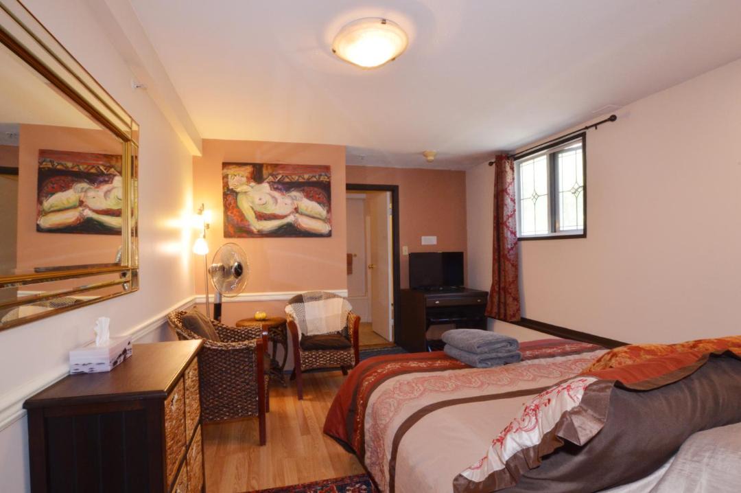 Photo of Bedroom in James Bay