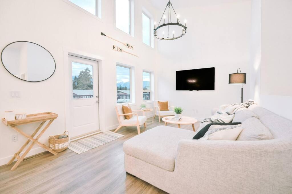 Photo of Livingroom in East Kootenay