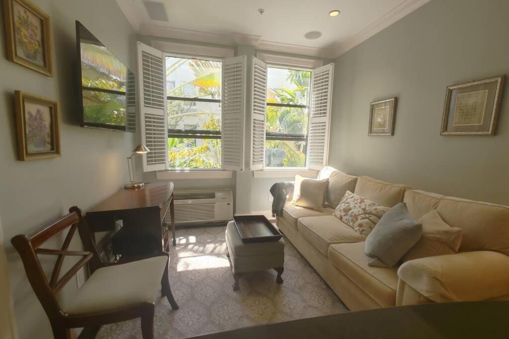Photo of Livingroom in Palm Beach