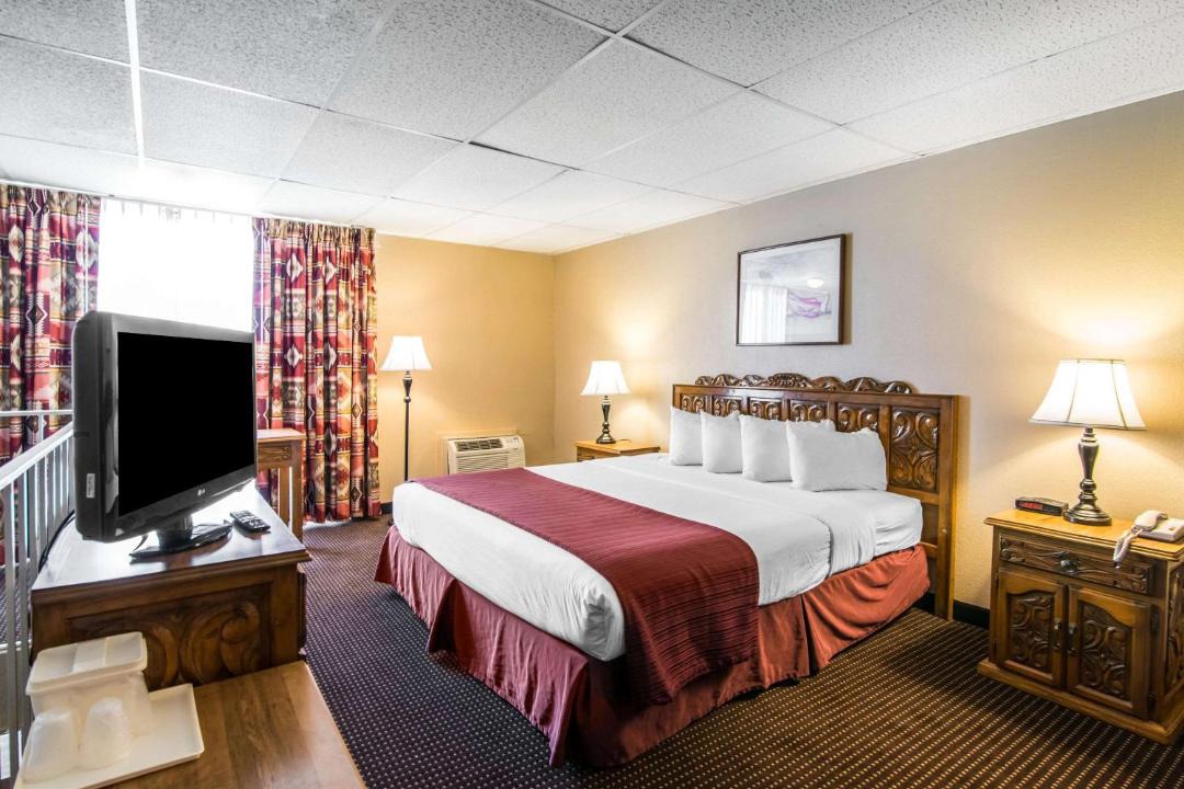 Photo of Bedroom in Taos